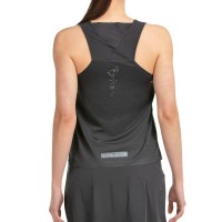Bullpadel indossa una maglietta nera